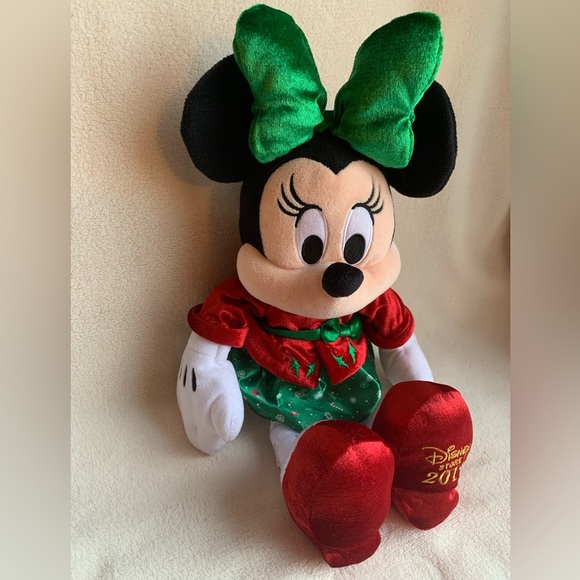 Disney Store 2019 Holiday Collection Minnie Mouse Plush - Picture 2 of 6